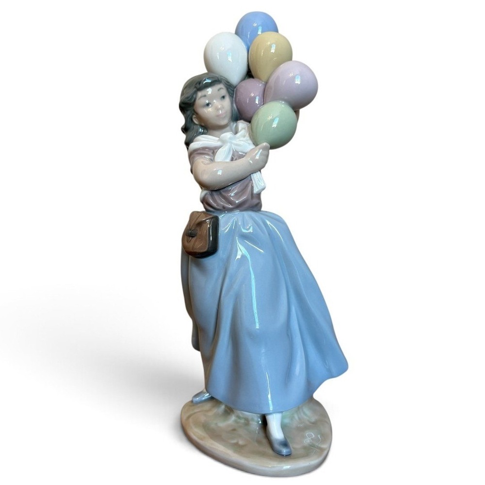 Lladro 5141 Balloon Seller Girl with Balloons Porcelain Figurine Spain Vintage